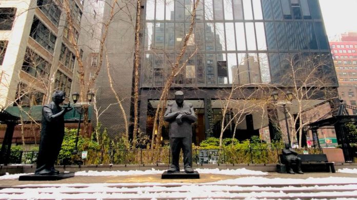 Sculpture of a man in New York City