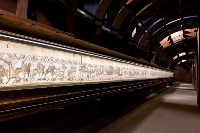 The first section of La Tapisserie de Bayeux, photo © S. Maurice