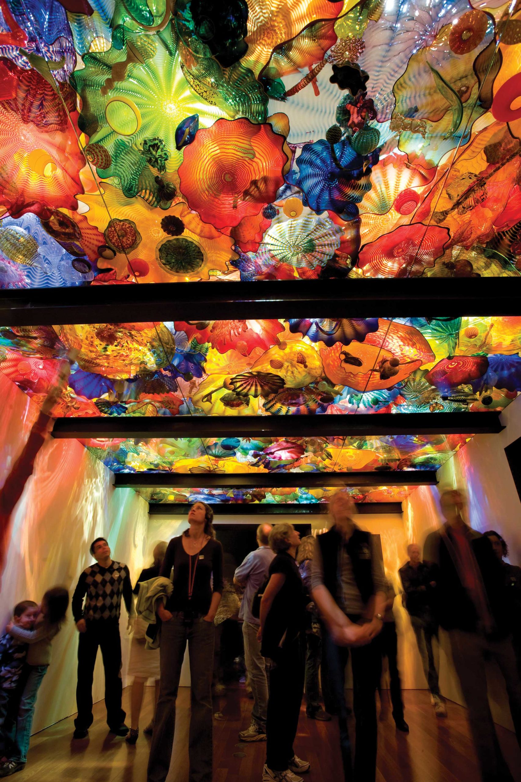 Persian Ceiling, 1999, de Young Museum, San Francisco, installed 2008, photo: Teresa Nouri Rishel © Chihuly Studio; all rights reserved
