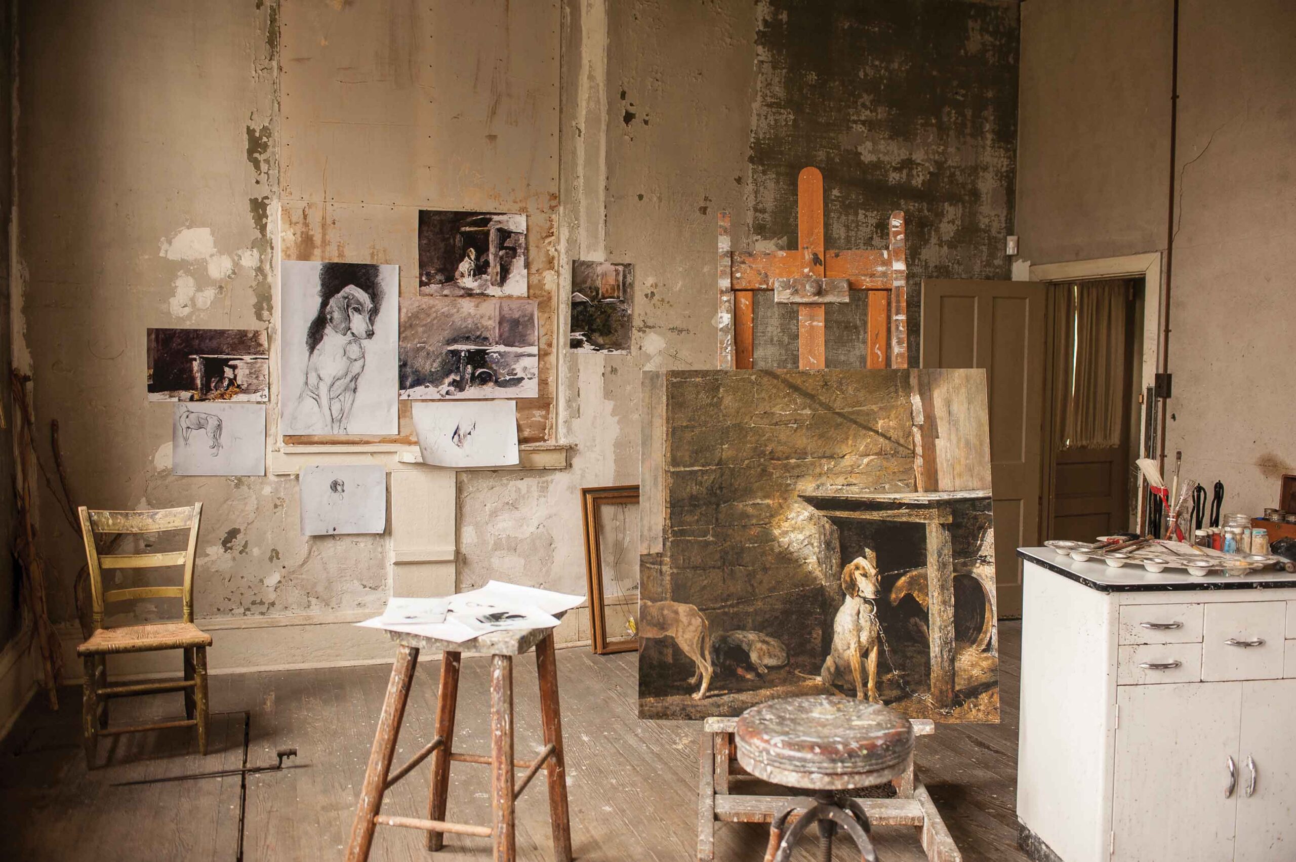 Interior of Andrew Wyeth’s studio with reproduction of Raccoon (1958) on easel and reproduction drawings taped to wall; photo: Carlos Alejandro, courtesy Brandywine River Museum of Art, Pennsylvania