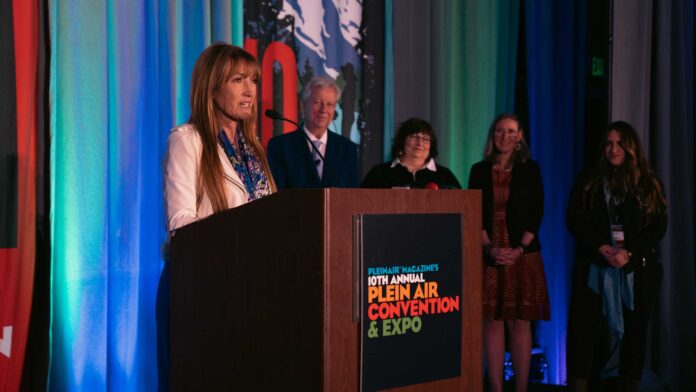 Jane Seymour accepting the PleinAir Magazine Lifetime Achievement Award; also on stage are Eric Rhoads, Kelly Kane, Cherie Dawn Haas, and Michelle Dunaway